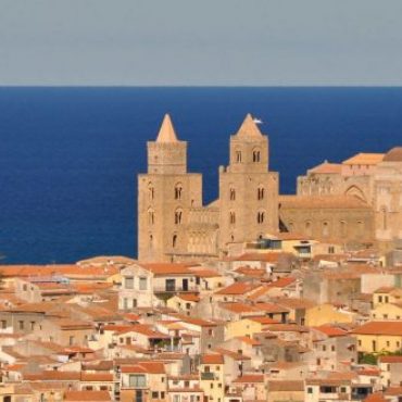Vacation in the Convent of Cefalù! View of the Historic Center