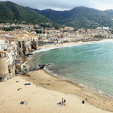 View from the Terrace of the Convent of Cefalù in Sicily - Budget Rooms